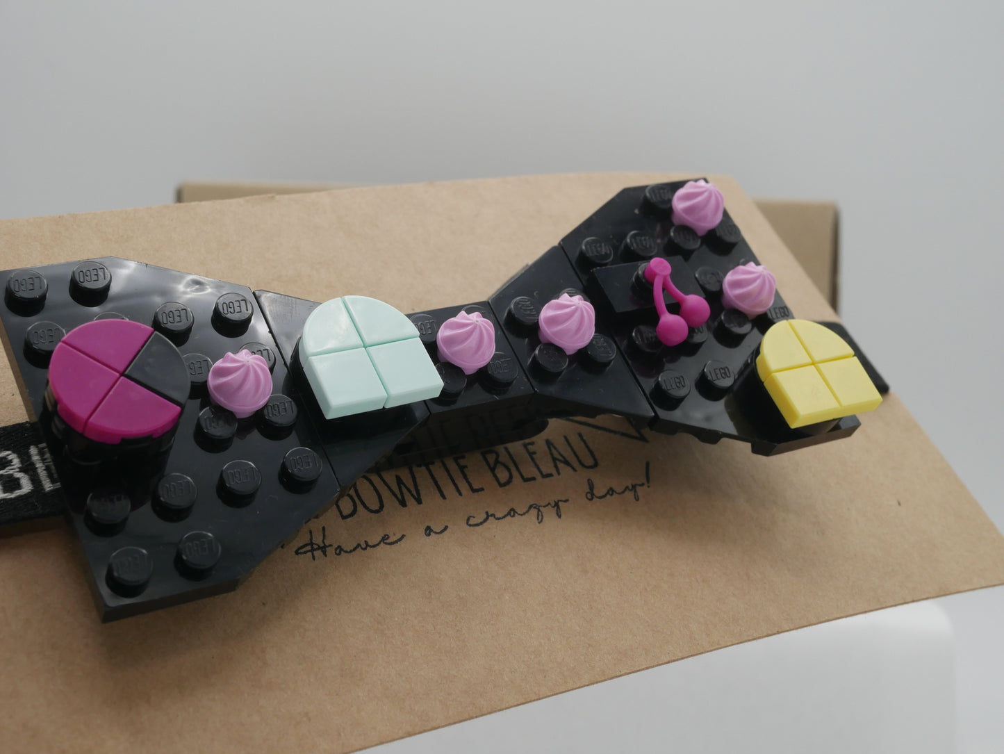 Nœud papillon rétro Arcade Maze en briques LEGO®