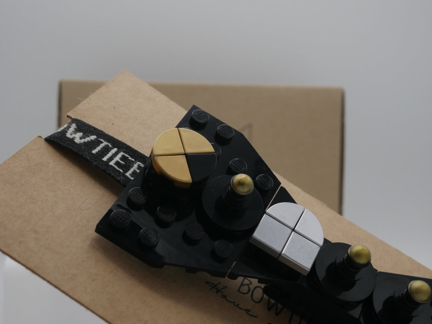 Nœud papillon rétro Arcade Maze en briques LEGO®
